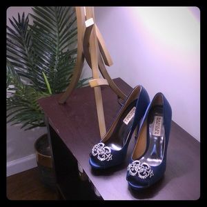 CLOSET CLOSING. MAKE OFFER. Badgley Mischka 5.5